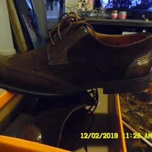 Mens wingtip brown dress shoes